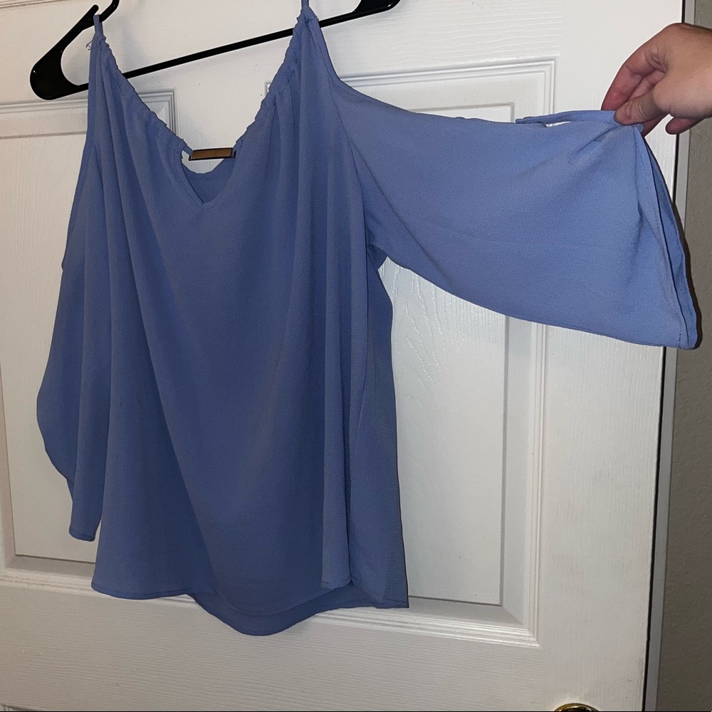 Long sleeve strap shoulder shirt